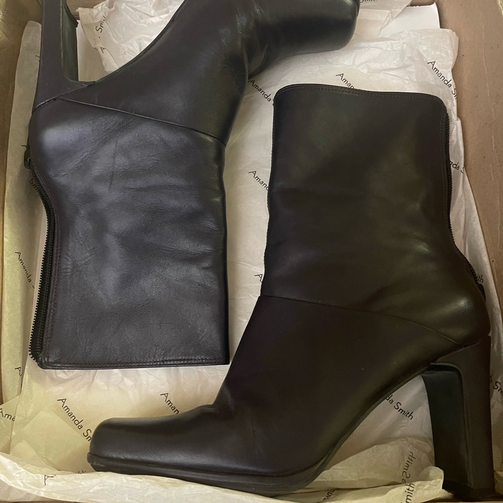 Vintage 1990’s Amanda Smith Dark purple leather Boots size 7 1/2 M